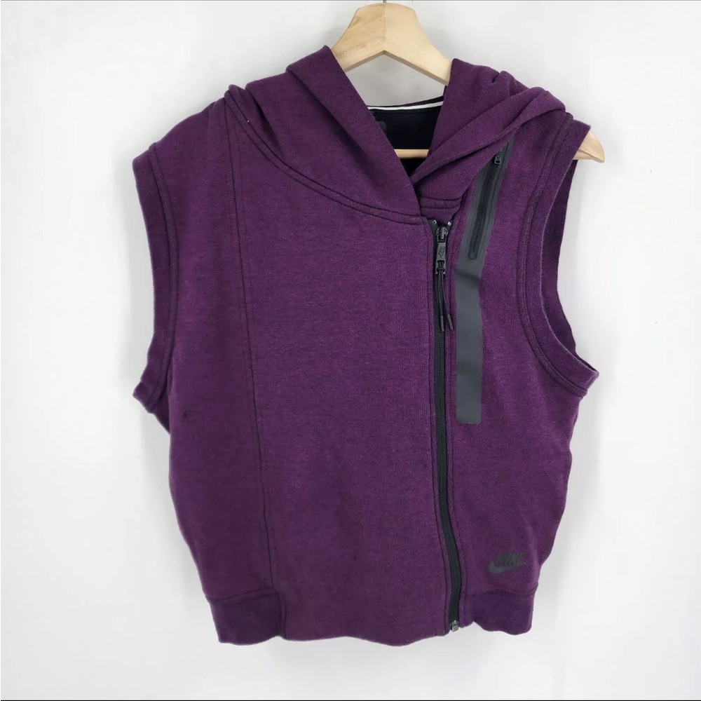 Beautiful Nike tech vest sz small. NWOT